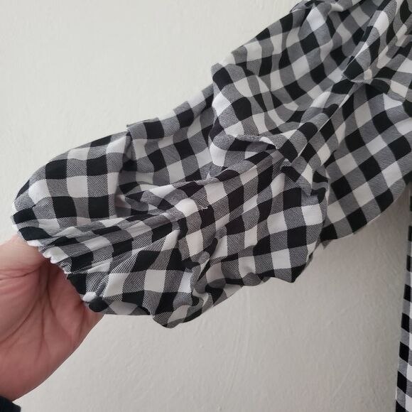 *Everly Black/White Check off Shoulder Top Sz.S - Picture 7 of 9